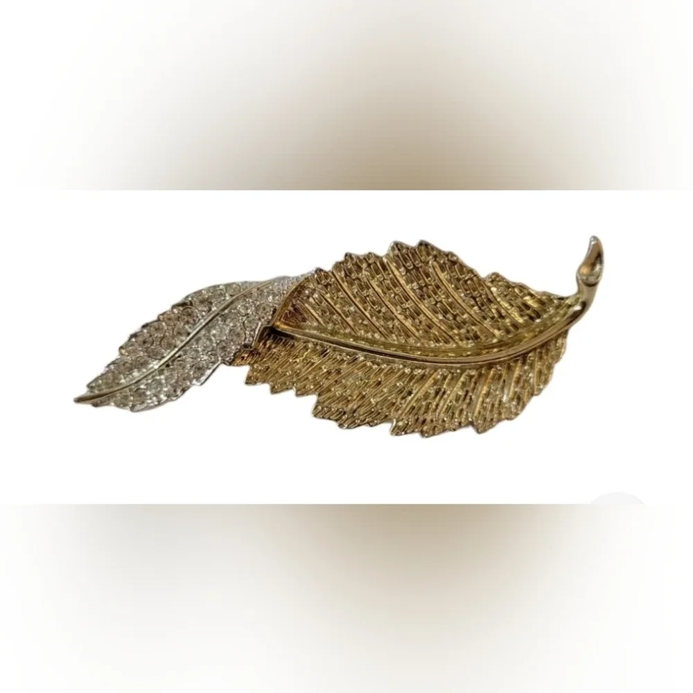 Sarah Coventry Two-Tone leaf brooch 60s silvertone Goldtone Crystals Fall Autumn